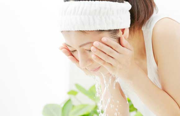 毛穴をなくす方法２：洗顔で不要な皮脂をしっかり取り除く