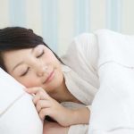睡眠不足が毛穴の目立つ原因に？良質な睡眠をとる方法・コツは？